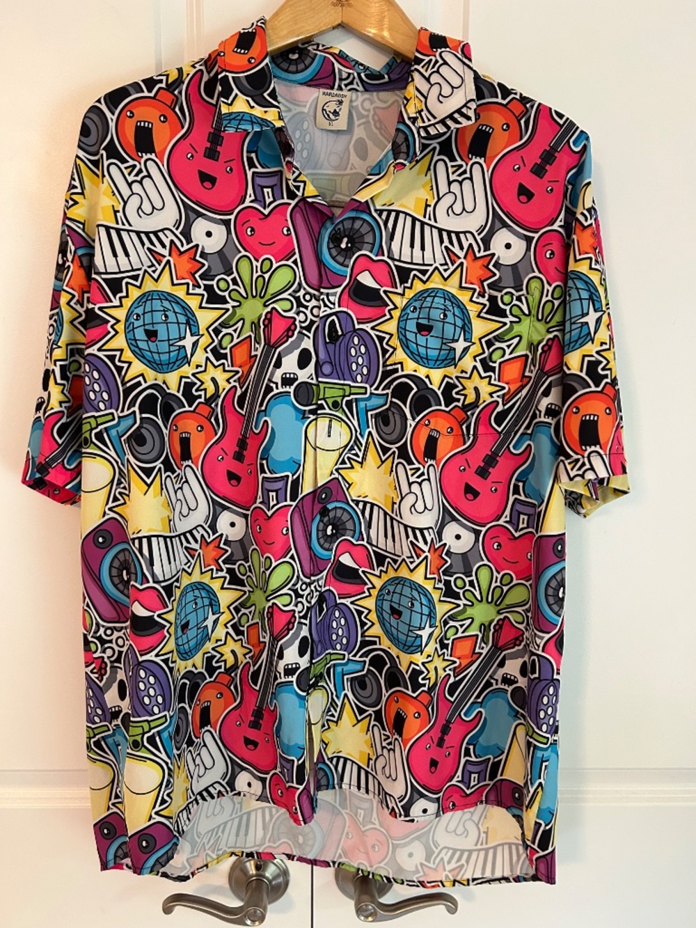 Hardaddy guitars globe lips colorful button down sz XL